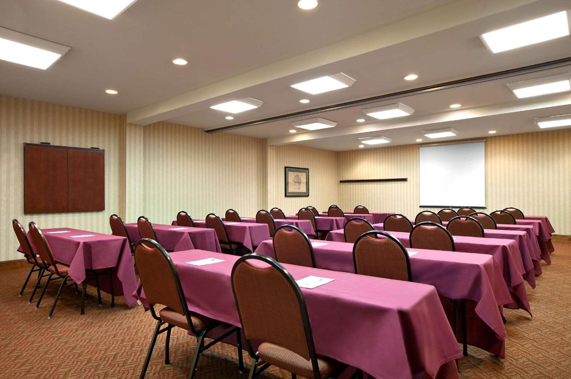 Hampton Inn Atlanta-Стокбридж Екстериор снимка